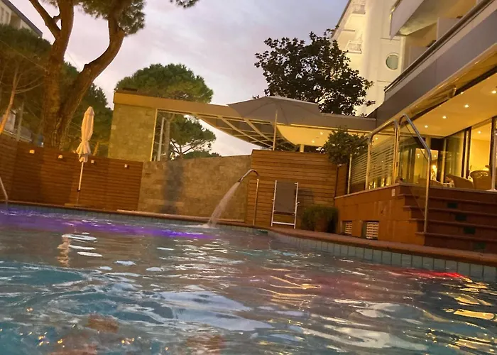 National 4* רימיני